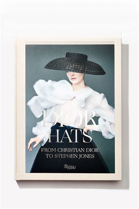 Что внутри книги Dior Hats и почему  .